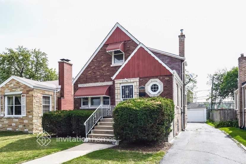 9625 S Maplewood Ave - Photo 2 of 26