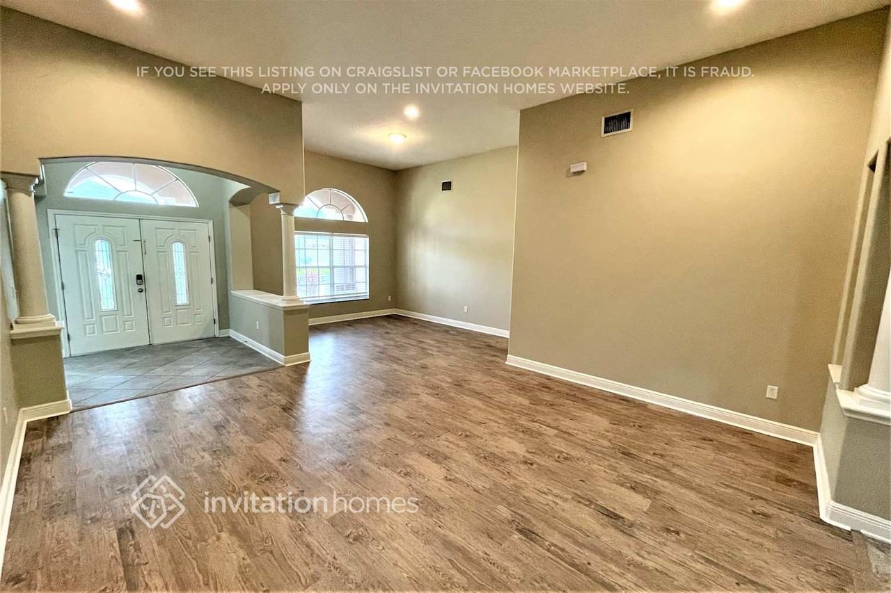 1845 Beaconsfield Dr - Photo 4 of 17