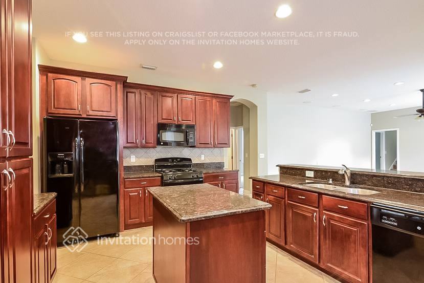 1845 Beaconsfield Dr - Photo 6 of 17