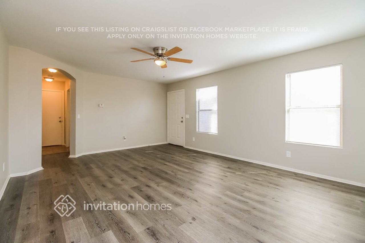 10933 E Clovis Ave - Photo 2 of 16