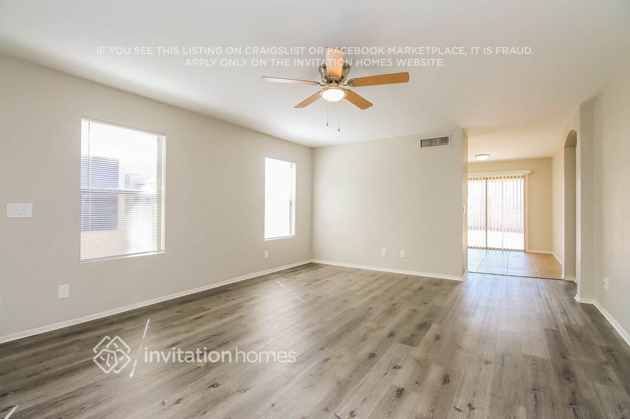 10933 E Clovis Ave - Photo 5 of 16