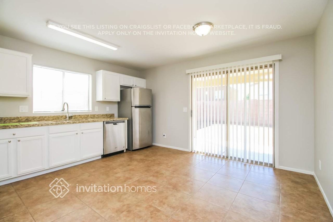 10933 E Clovis Ave - Photo 6 of 16