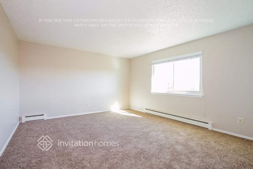 1024 S Waco Way - Photo 2 of 9