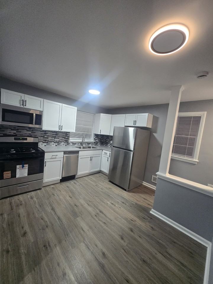 70 N Laverne Ave #1 - Photo 4 of 16