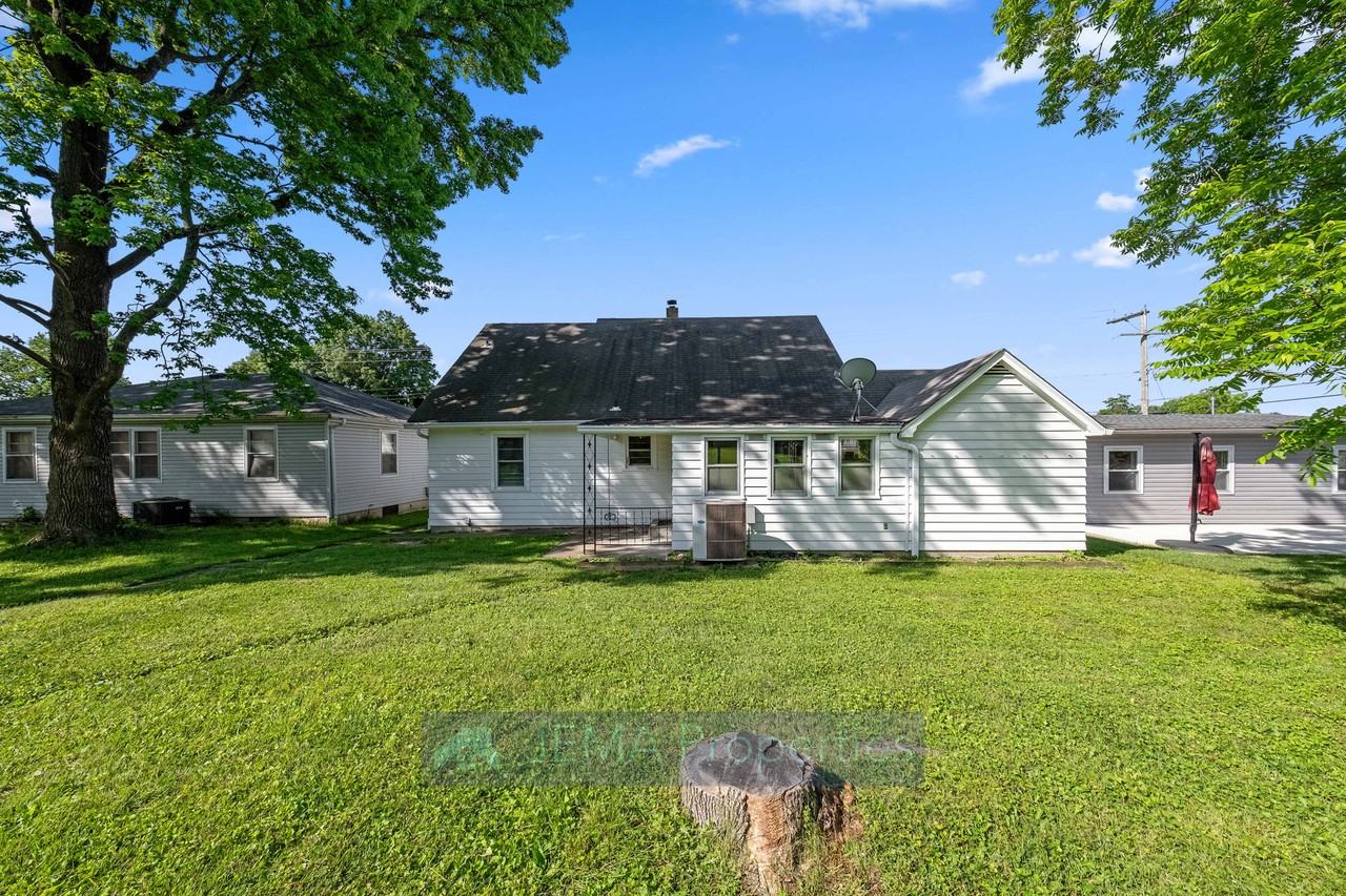 503 E 8th St #1 - Photo 3 of 26