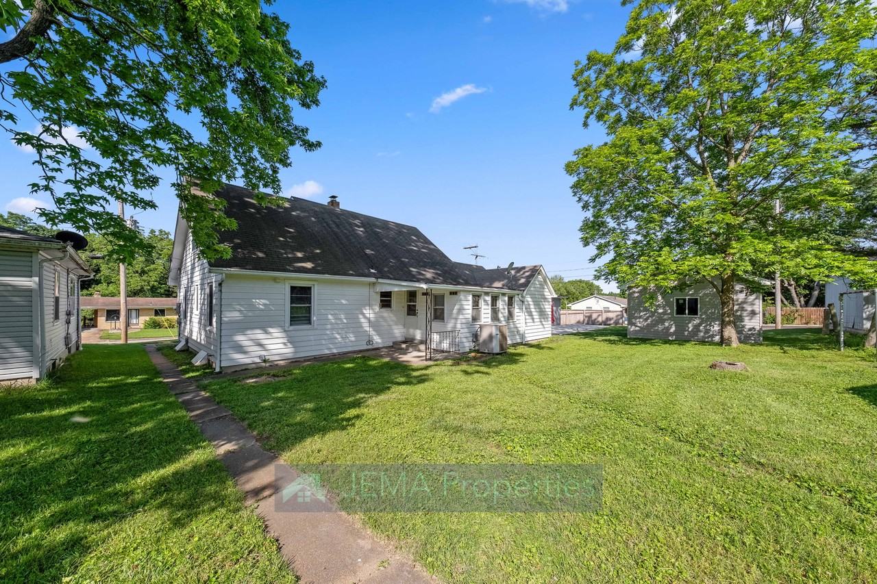 503 E 8th St #1 - Photo 4 of 26