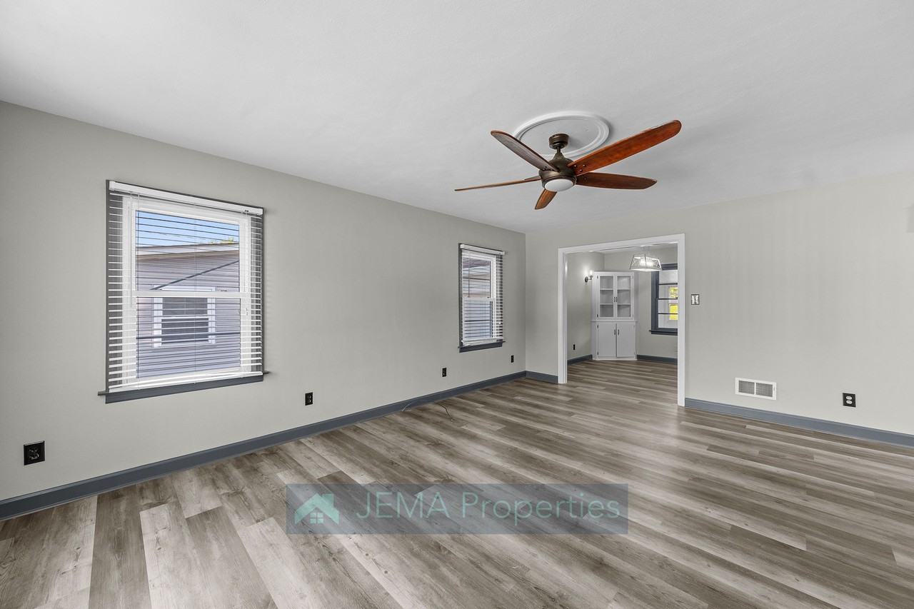 503 E 8th St #1 - Photo 6 of 26