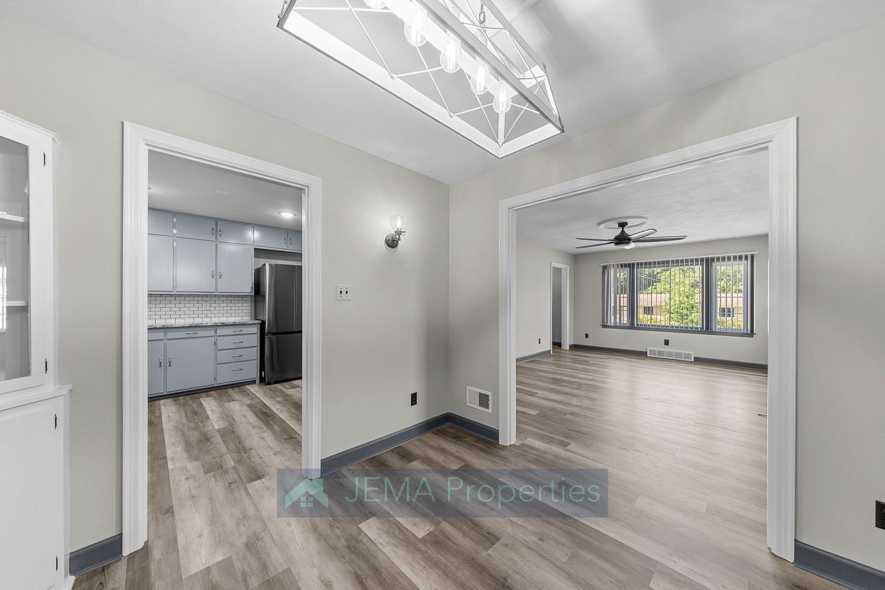 503 E 8th St #1 - Photo 7 of 26