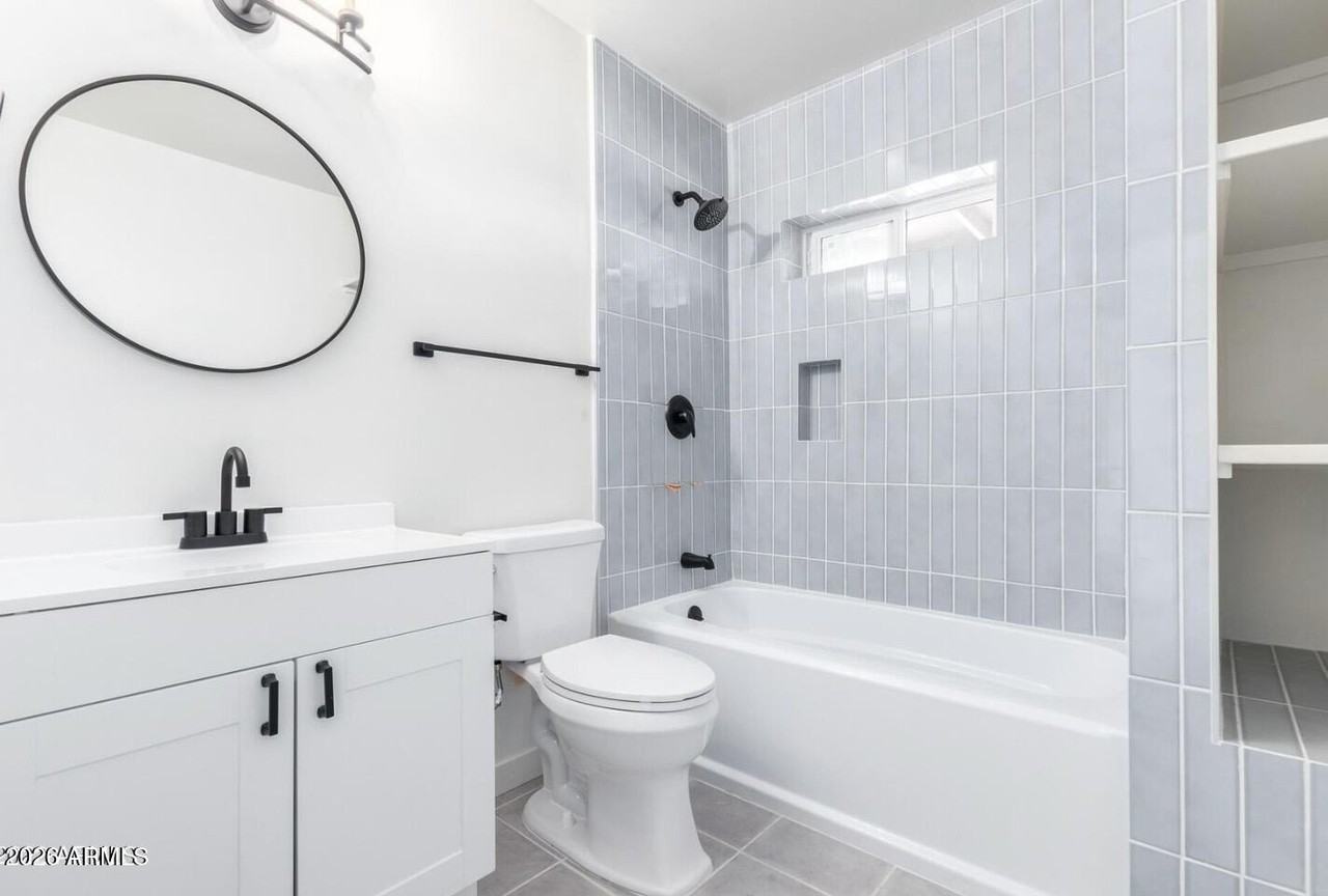 902 E Fairmount Ave - Photo 5 of 28