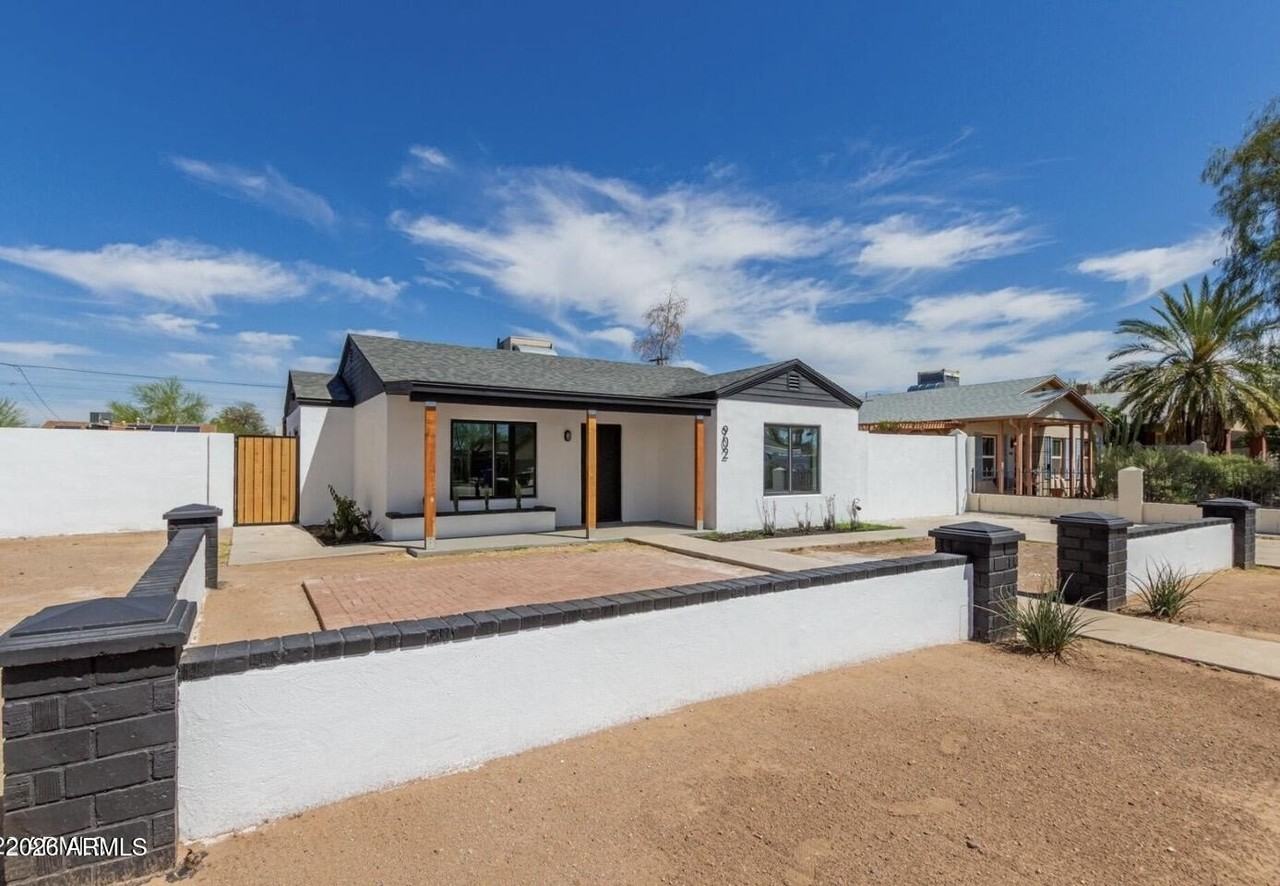 902 E Fairmount Ave - Photo 7 of 28