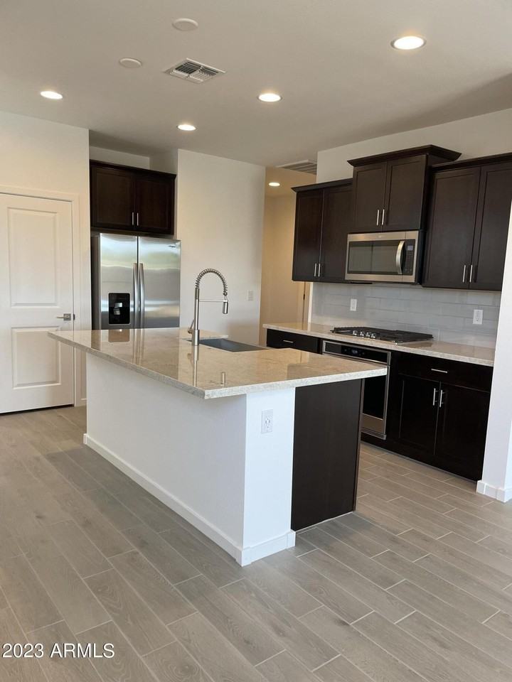 4461 W Samantha Way - Photo 5 of 36