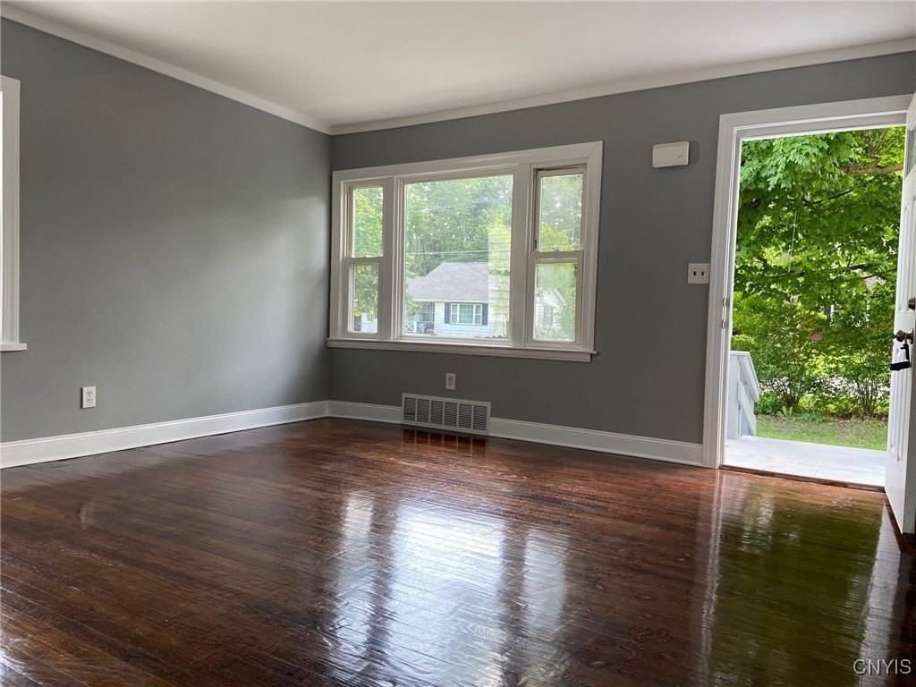 216 Cleveland Blvd - Photo 4 of 12