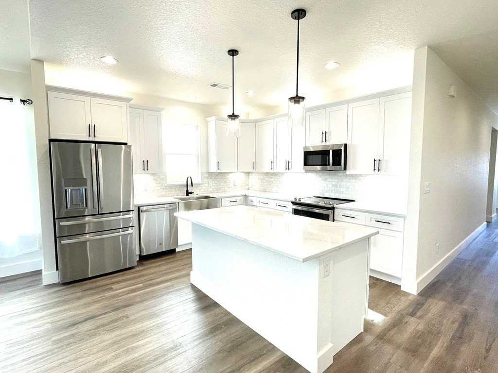 706 Cirrus Ln - Photo 4 of 18