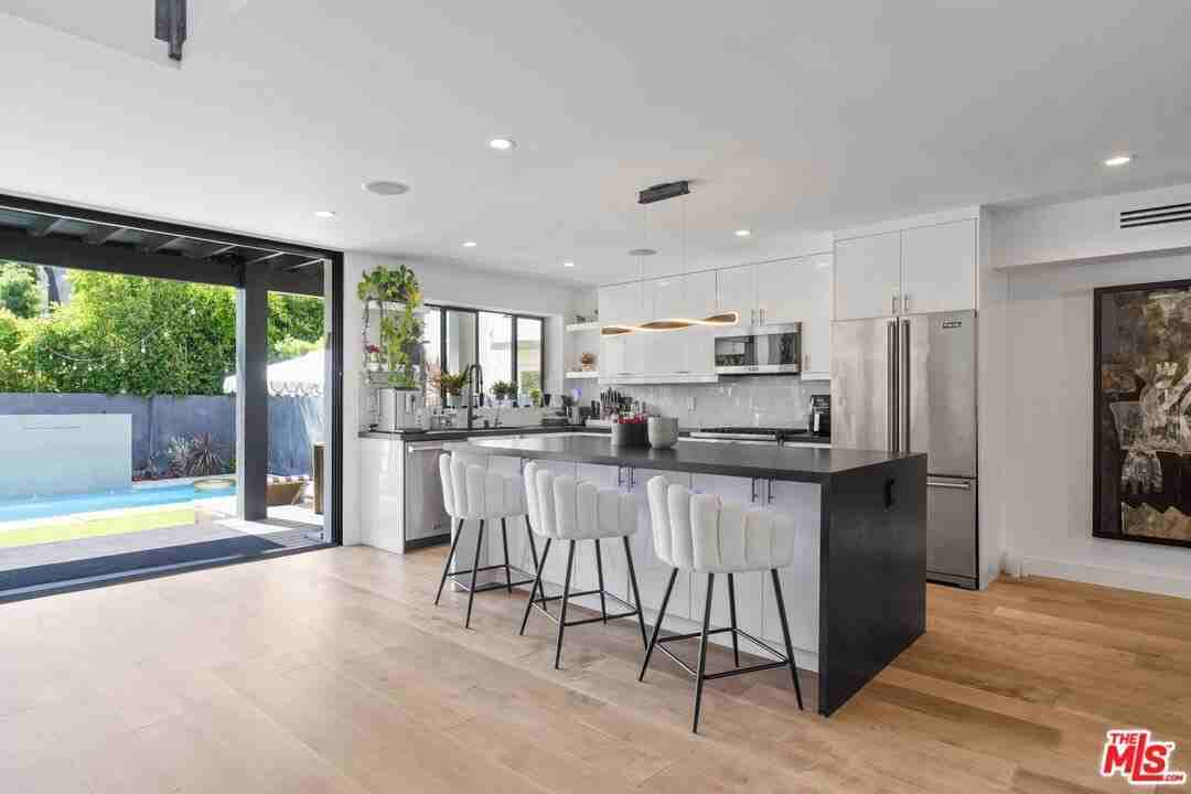 3207 Thatcher Ave - Photo 4 of 28