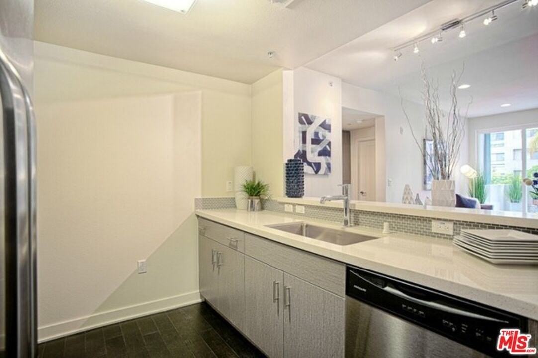 436 W VIRGIL unit: 313 #313 - Photo 3 of 15