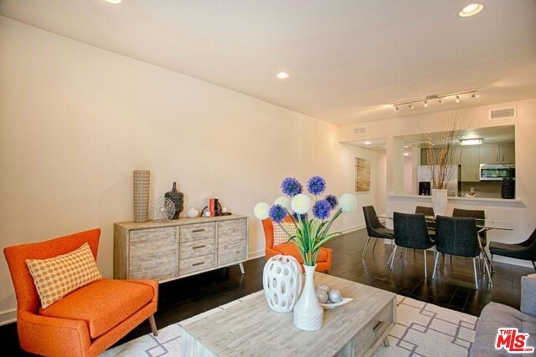 436 W VIRGIL unit: 313 #313 - Photo 5 of 15