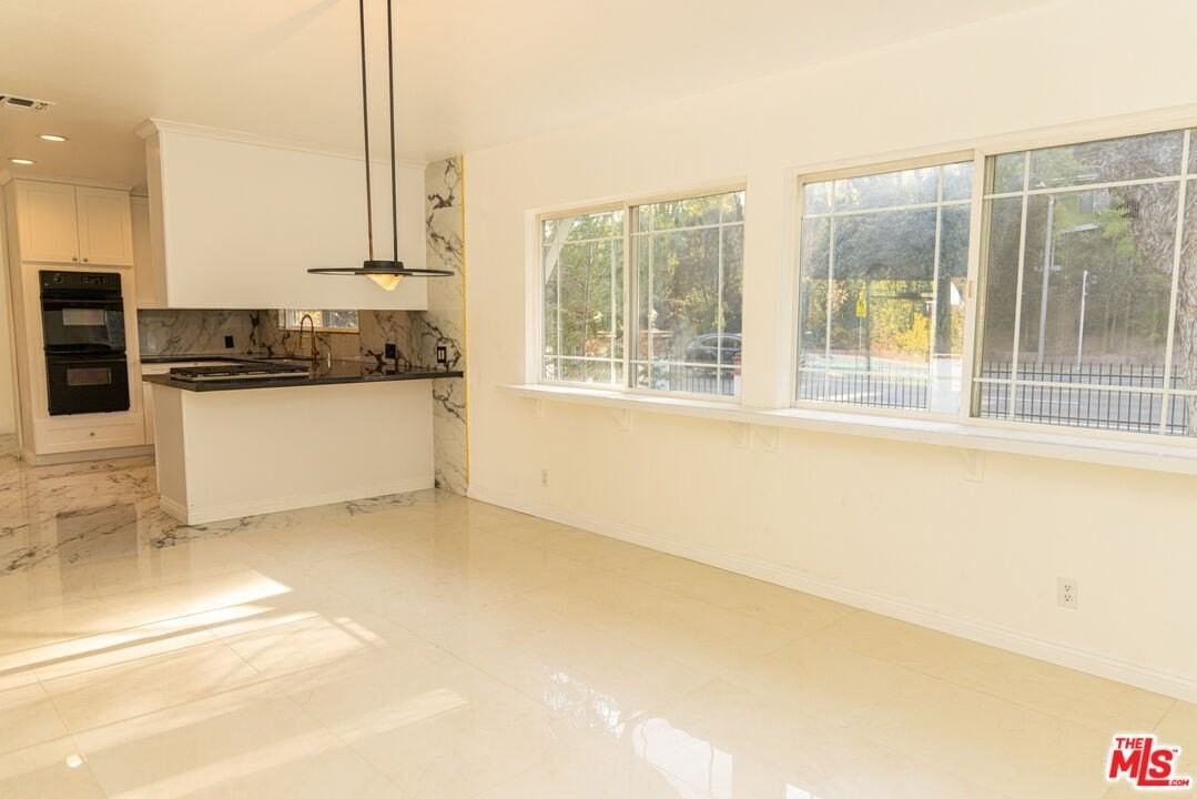 5604 Valley Circle Blvd - Photo 3 of 19