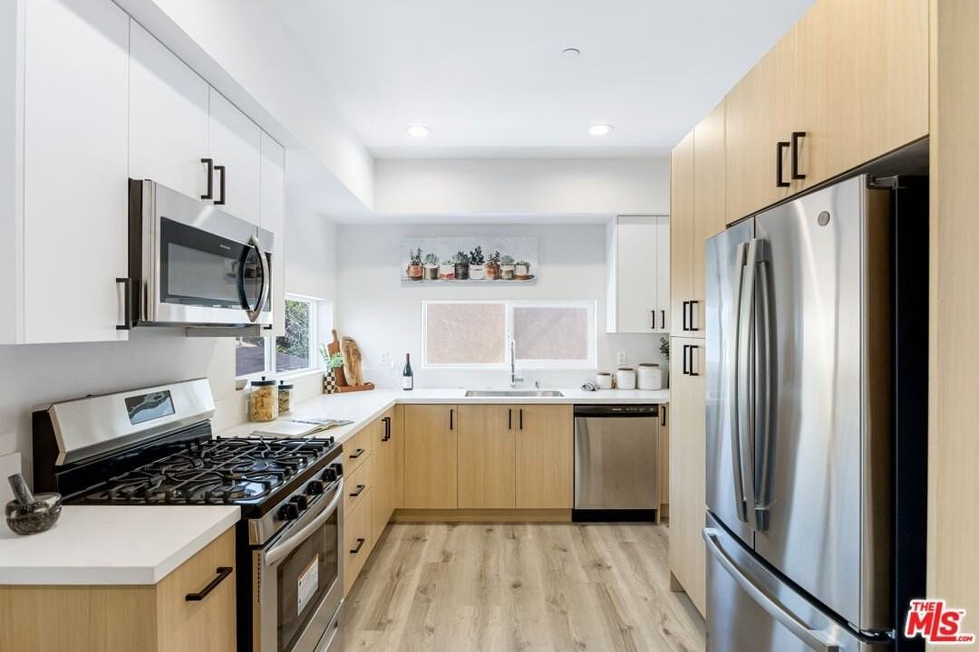 220 N Coronado St - Photo 4 of 18