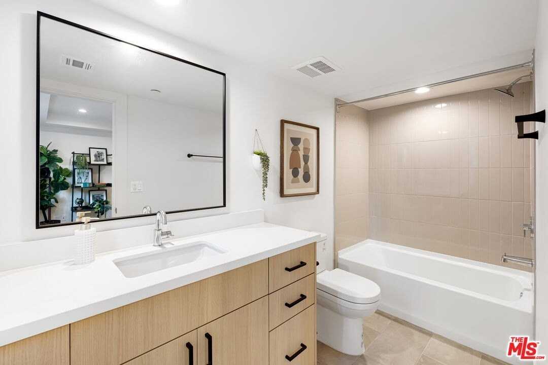 220 N Coronado St - Photo 6 of 18