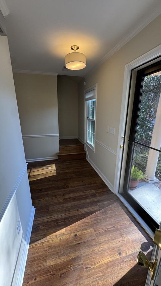 1024 Plantation Ct - Photo 2 of 35