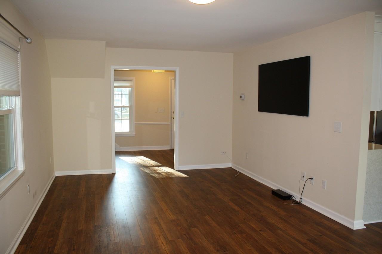 1024 Plantation Ct - Photo 7 of 35