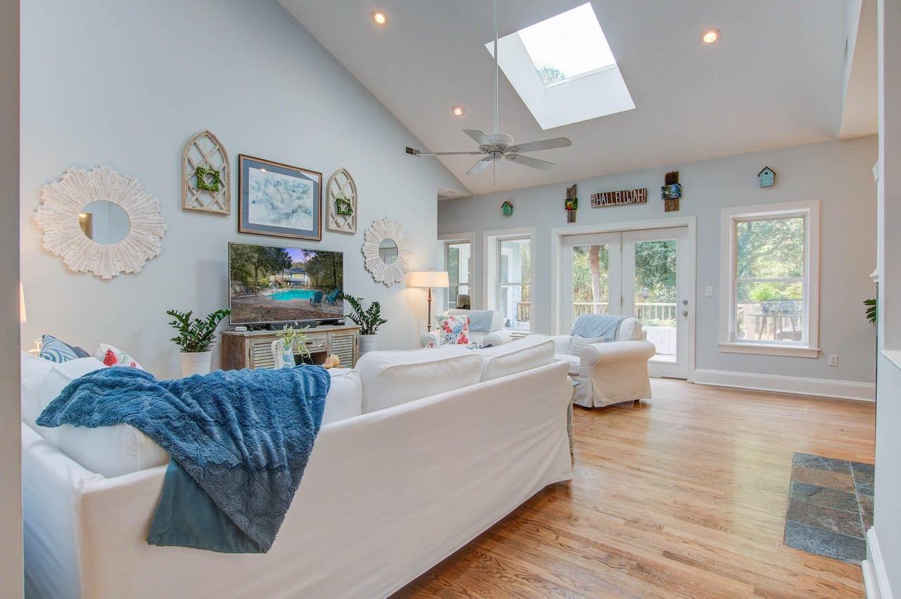 515 Commonwealth Rd - Photo 4 of 50