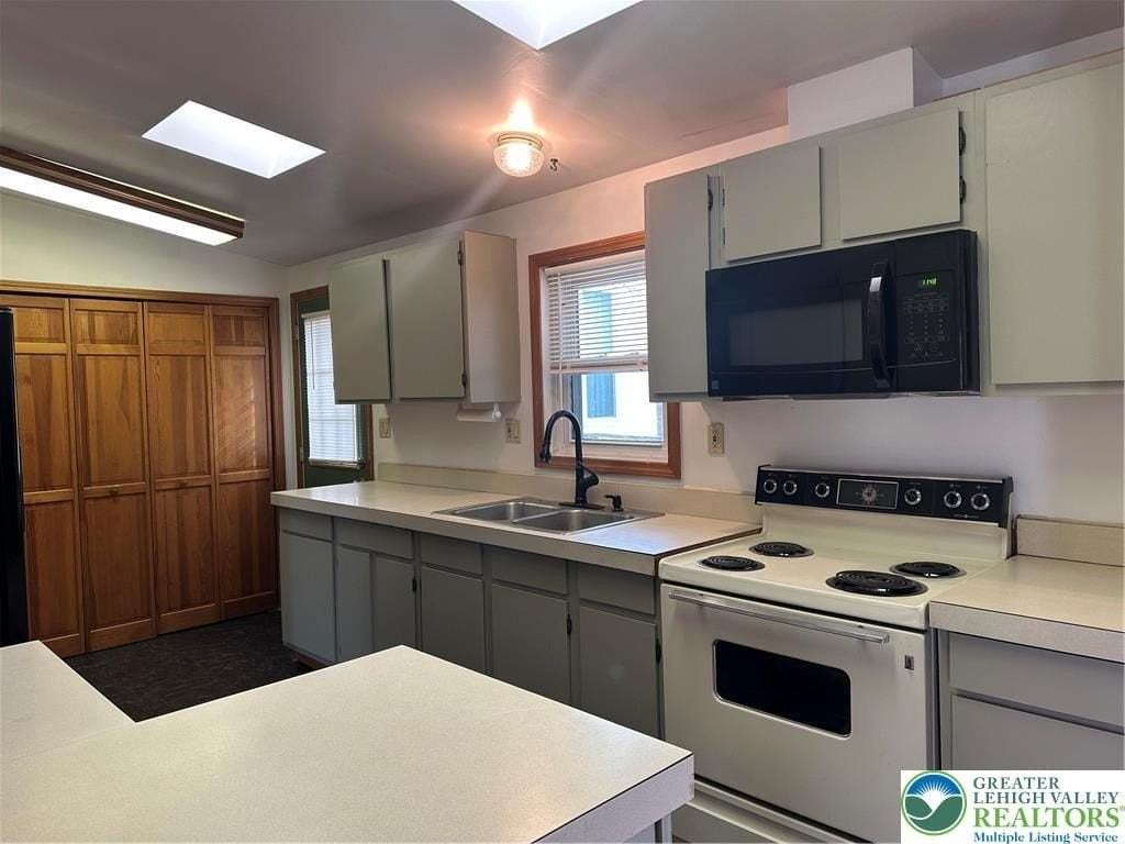 1157 Blue Barn Rd - Photo 7 of 23