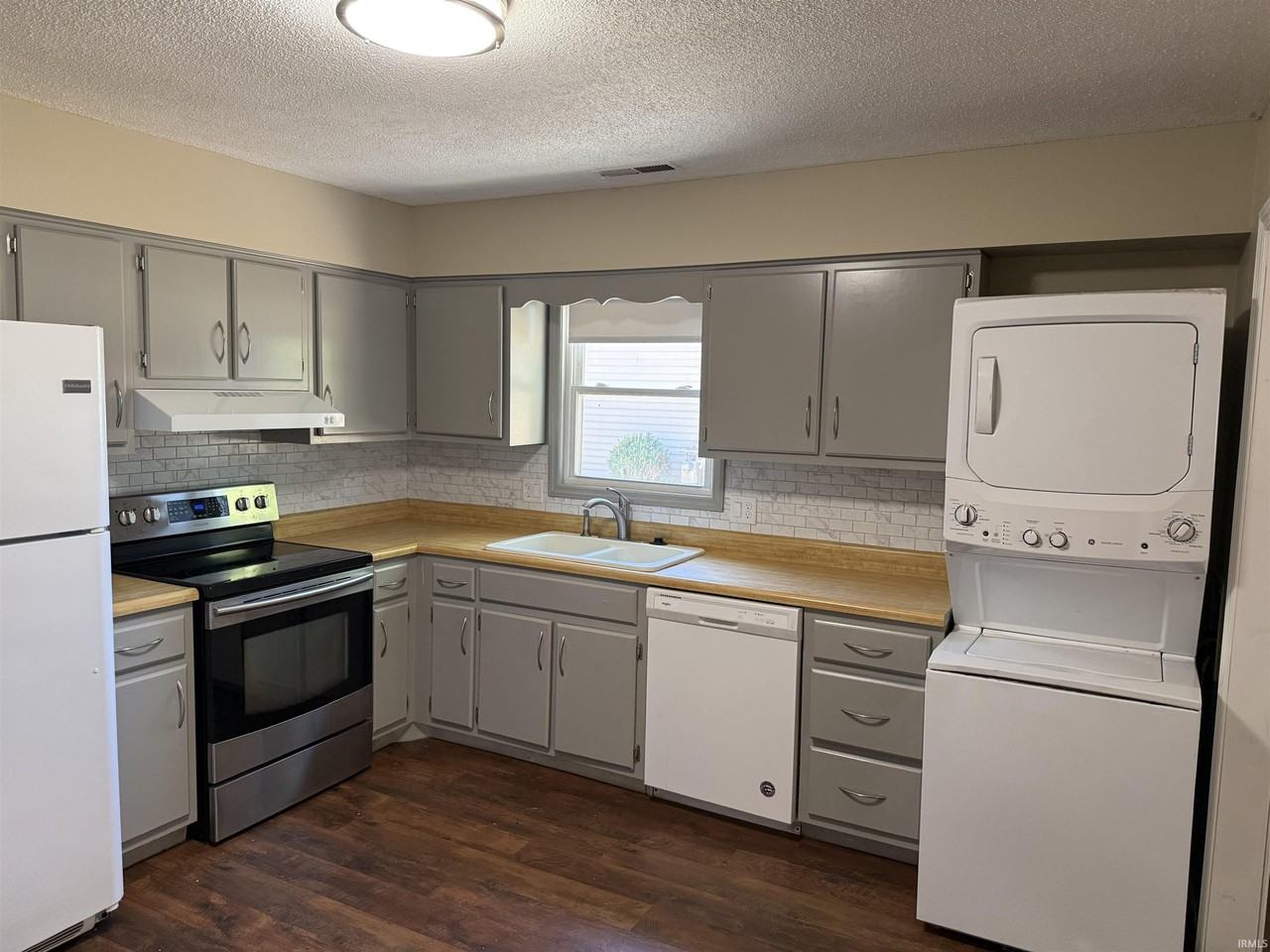 3333 Kendale Dr - Photo 4 of 11