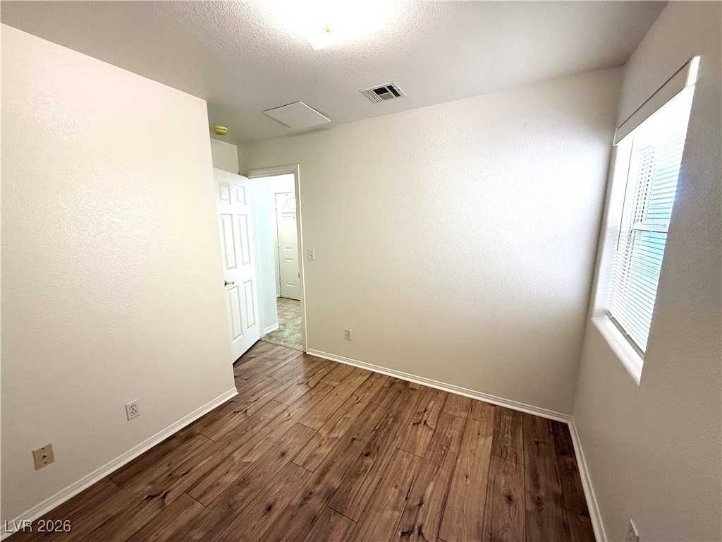 448 Comstock St - Photo 3 of 13