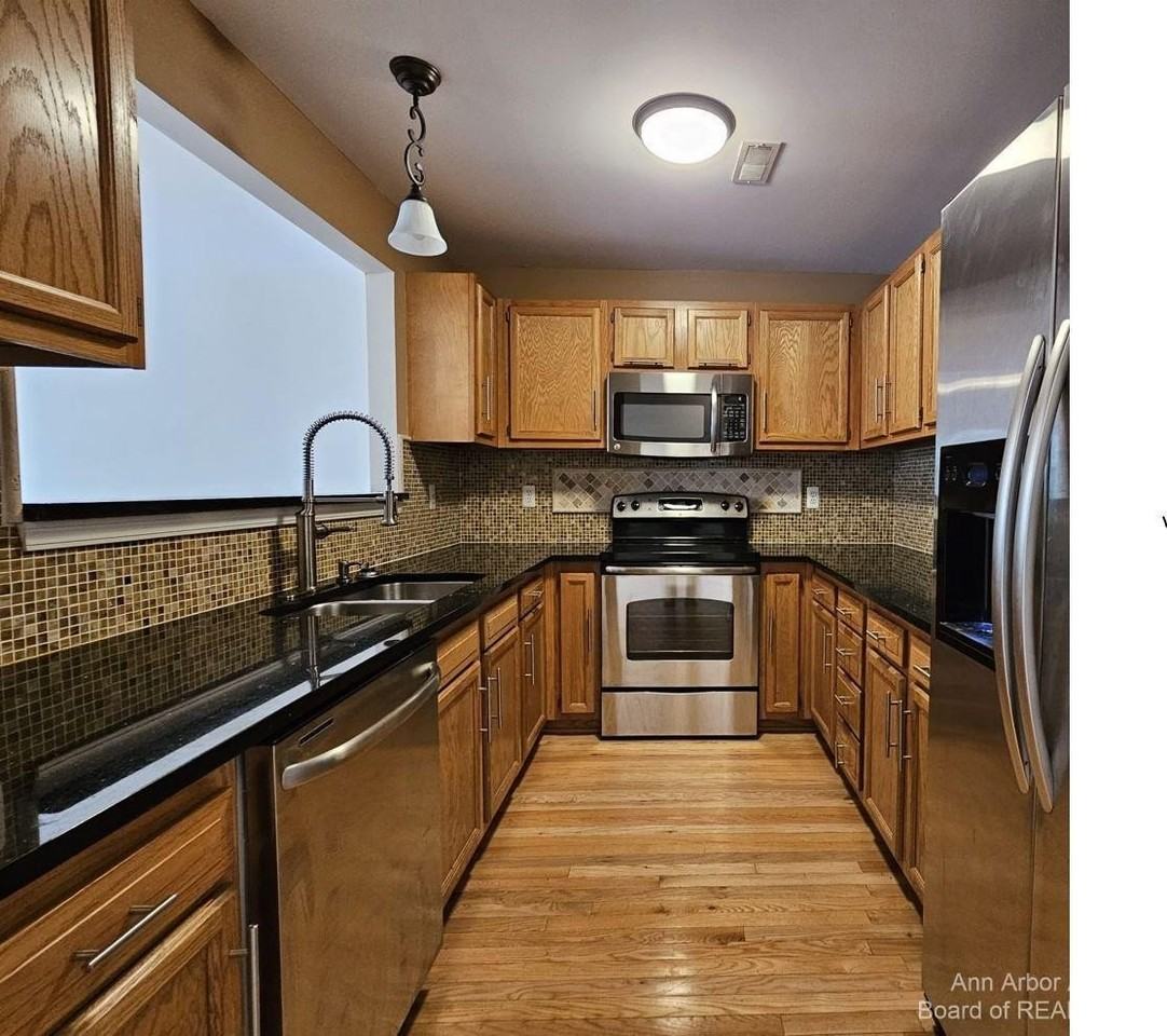 1493 Silverbrook Ridge Dr - Photo 3 of 33