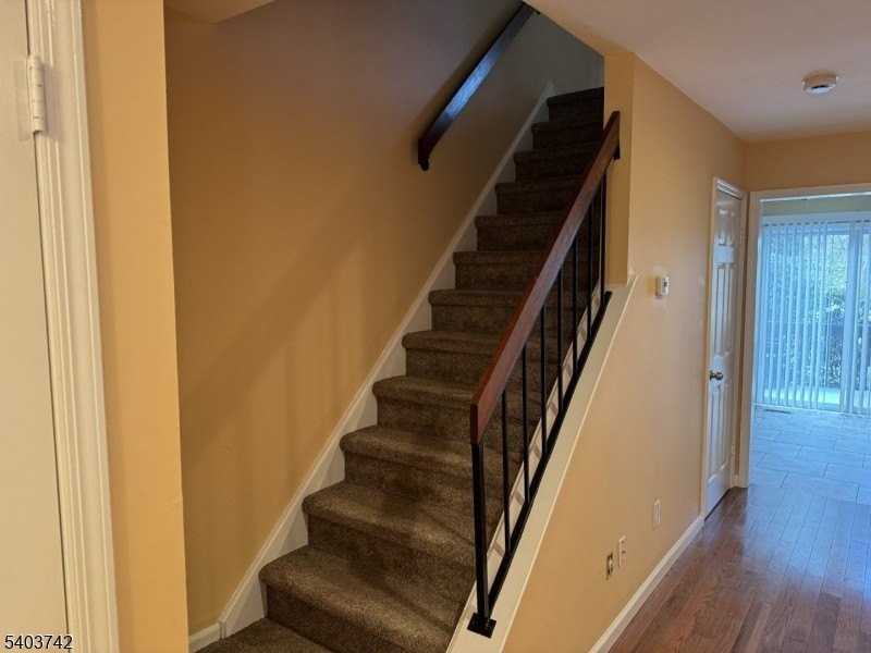 524 Cypress Ct - Photo 4 of 12