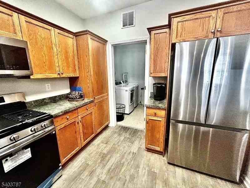 172 Winchester Ct - Photo 2 of 17