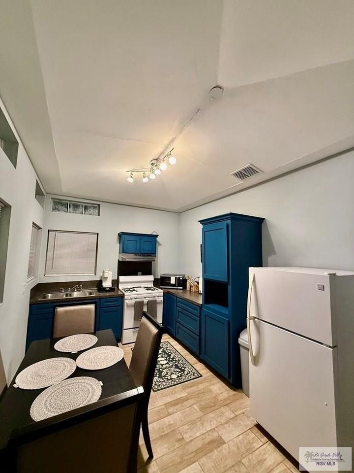 21 Bravo St #A - Photo 4 of 7