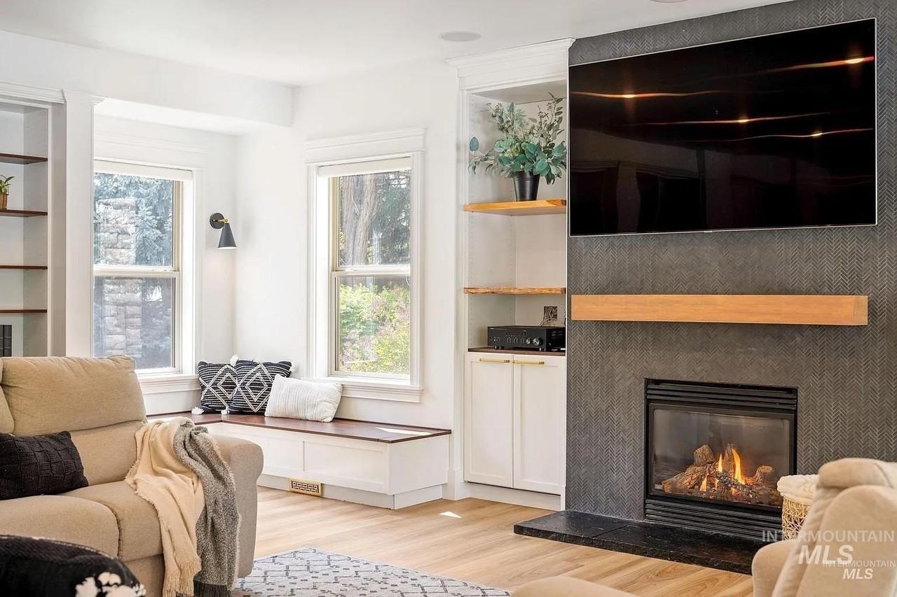 2749 S White Castle Ave - Photo 2 of 9