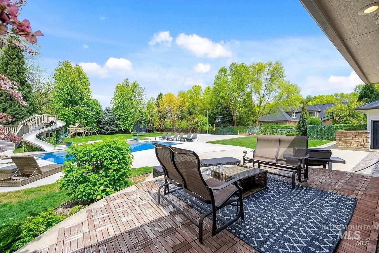 2749 S White Castle Ave - Photo 5 of 9