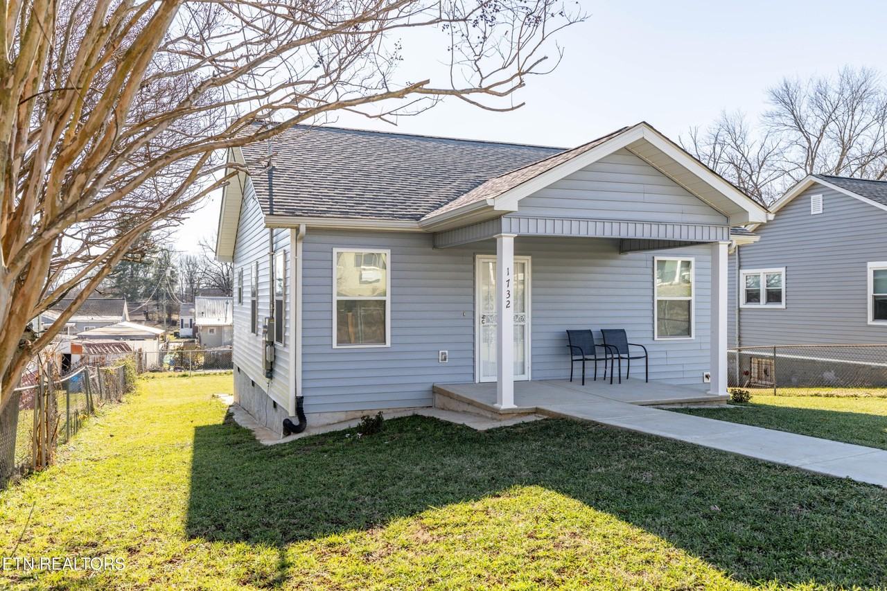 1732 Jourolman Ave - Photo 4 of 19