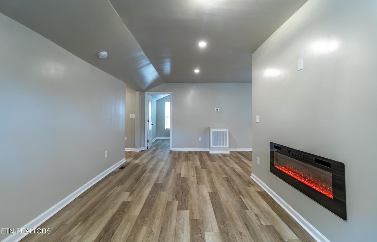 4910 Cleage St - Photo 4 of 41