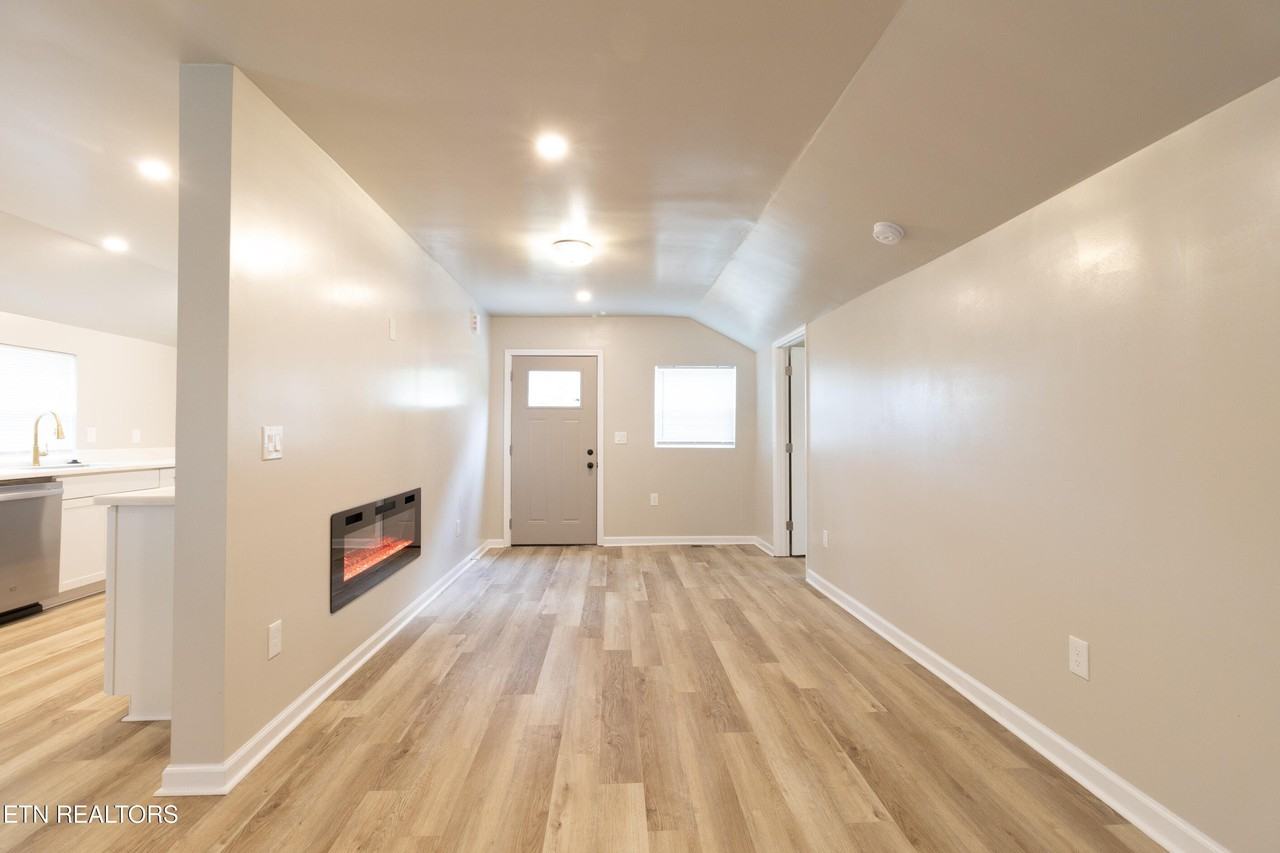 4910 Cleage St - Photo 7 of 41