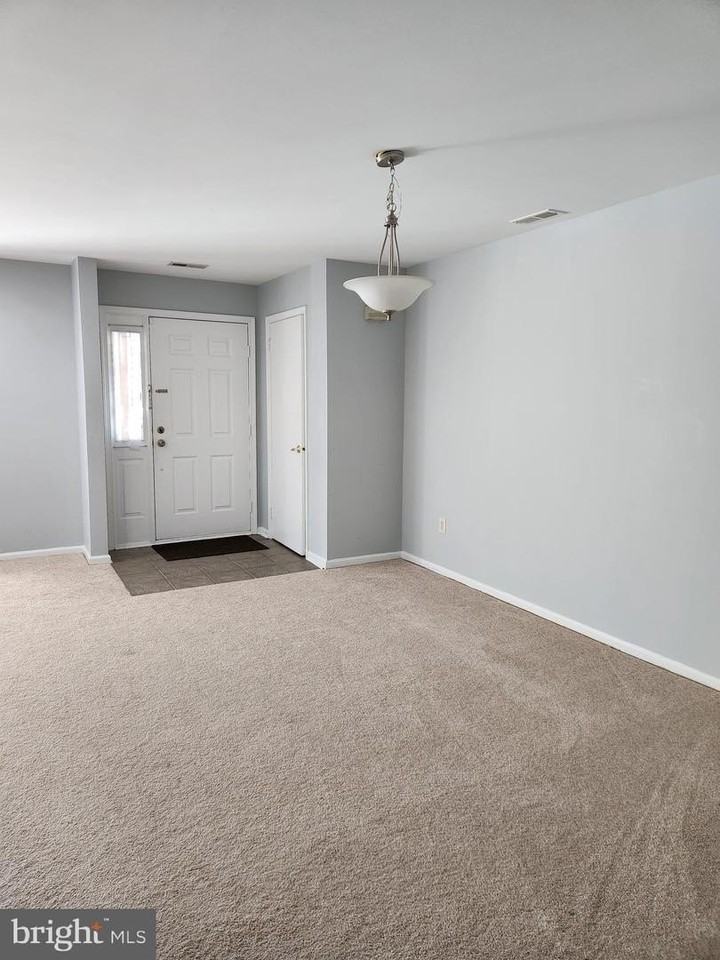 206 Oliphant Ln - Photo 4 of 18