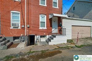 featured image of 41 S Warren St