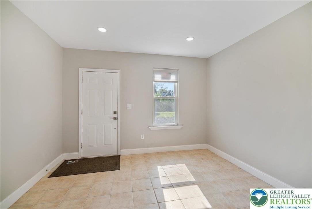 41 S Warren St - Photo 3 of 23