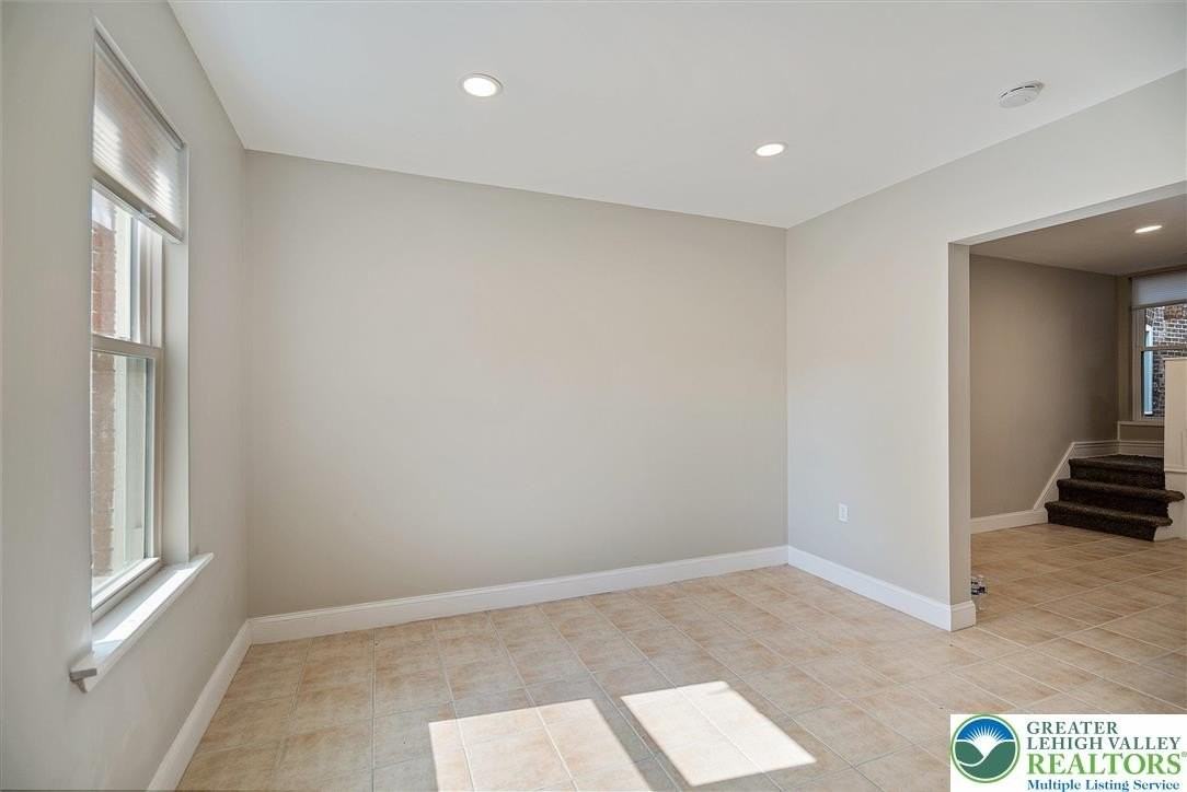 41 S Warren St - Photo 4 of 23