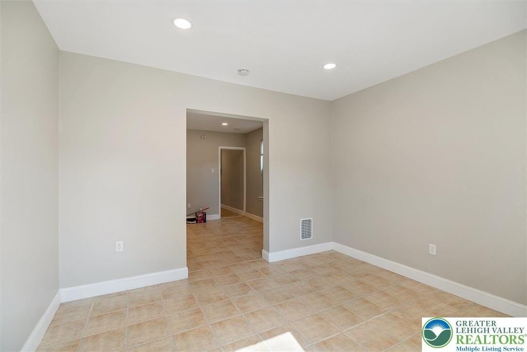 41 S Warren St - Photo 5 of 23