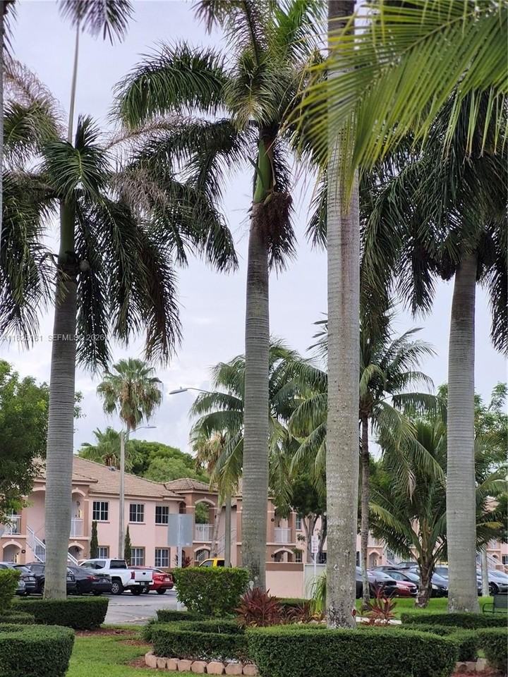 2701 Se 12th Pl #106 - Photo 2 of 23