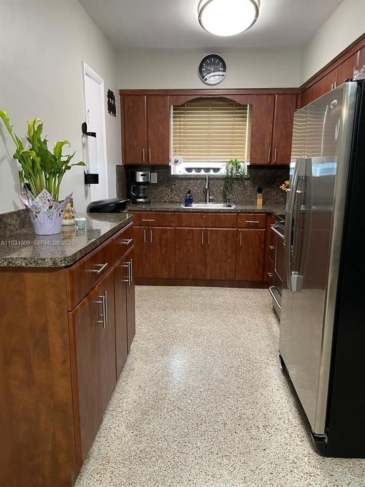 266 E 12th St #0 - Photo 6 of 19