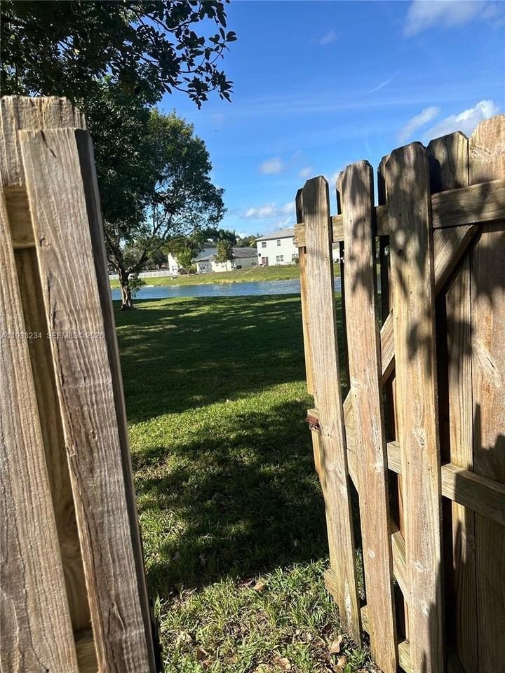 2853 Se 1st Dr #1 - Photo 6 of 29