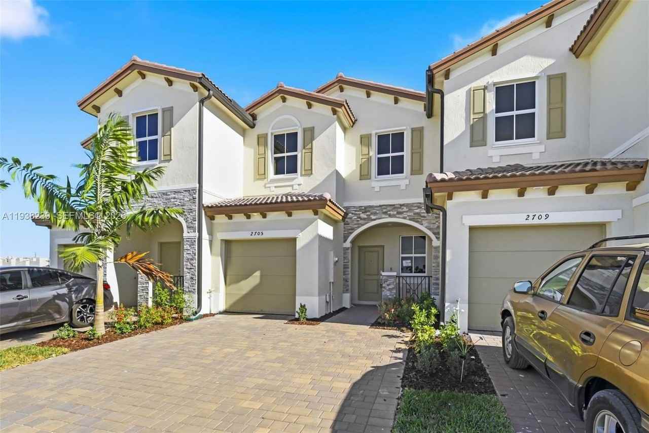 2705 Se 25th Ave #2705 - Photo 2 of 41