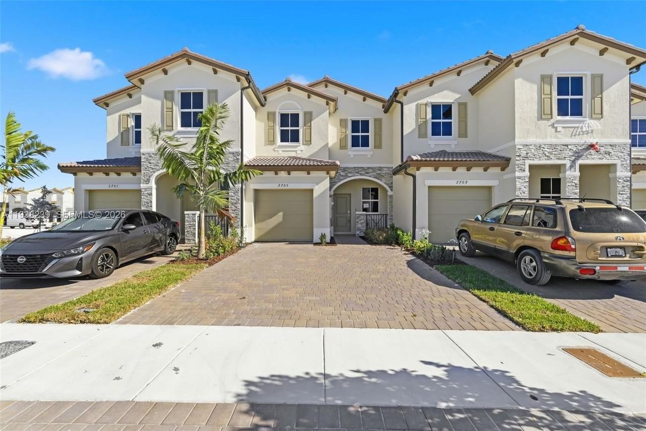 2705 Se 25th Ave #2705 - Photo 3 of 41