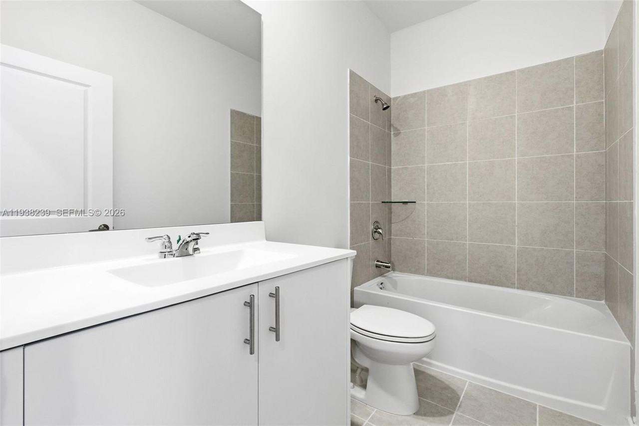 2705 Se 25th Ave #2705 - Photo 7 of 41