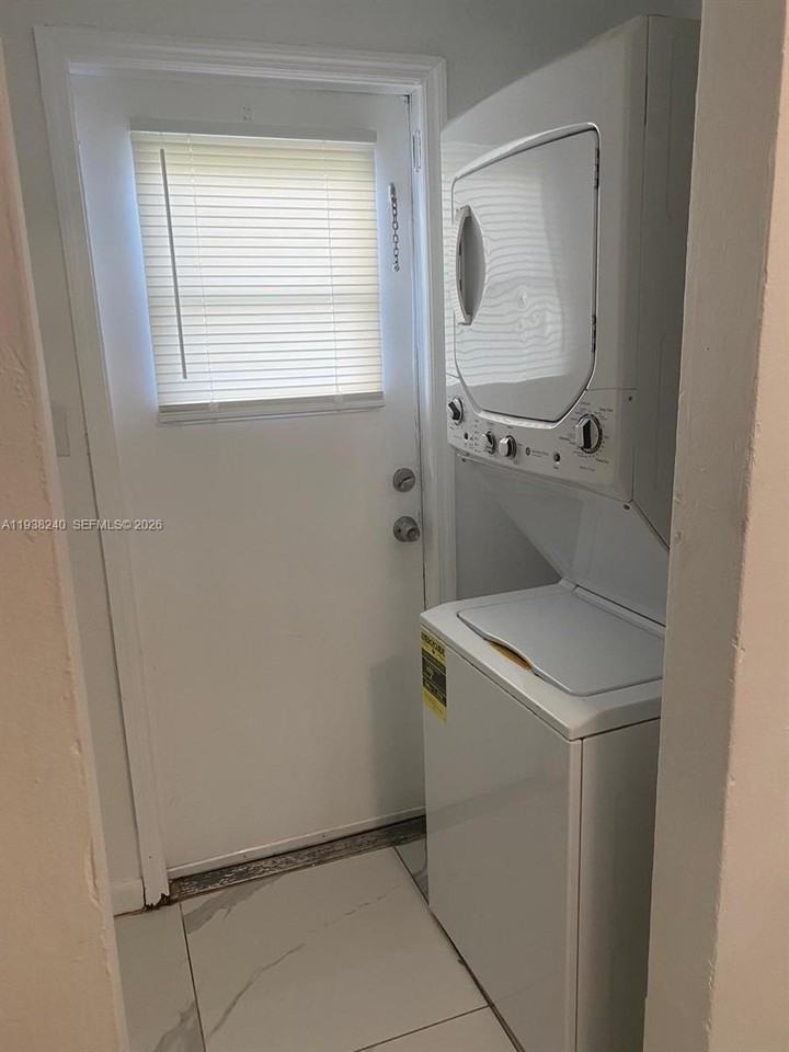 2861 Nw 15th Ct #2 - Photo 4 of 14